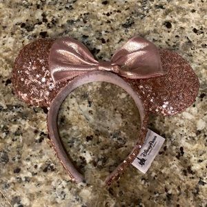 Minnie Mouse ears